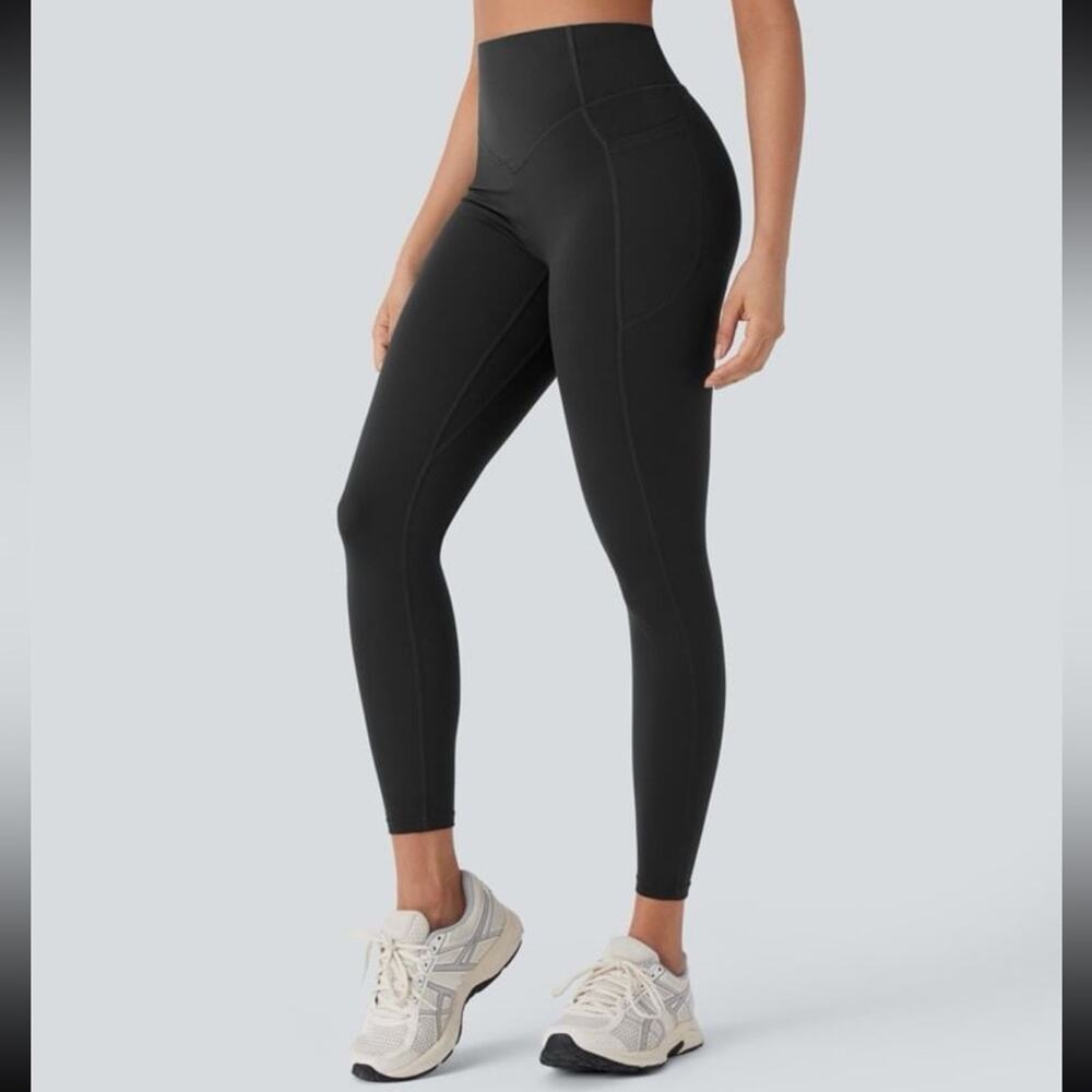 NWOT Women's Black High-Waisted Leggings booty scrunch contour leggings Capri s